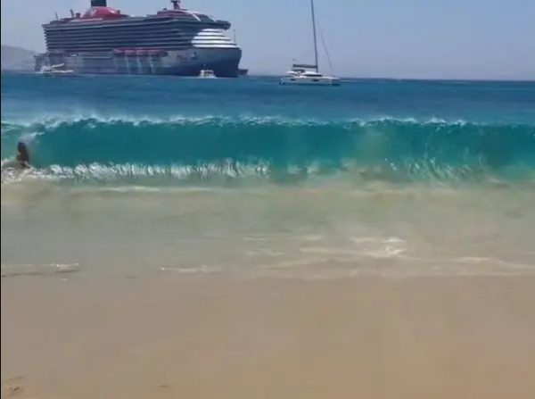 Μύκονος: Πλοίο προκάλεσε υψηλό κυματισμό – Δύο τραυματίες, συνελήφθη ο πλοίαρχος