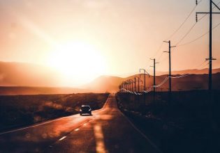 «Κοιλάδα του Θανάτου»: Οι οδηγοί στις ΗΠΑ τρέμουν στην ιδέα να τους χαλάσει το αυτοκίνητό τους