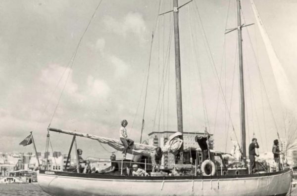 «Υποσχεθήκαμε να μην φάμε ο ένας τον άλλον»: Η ιστορία της οικογένειας που ναυάγησε για 38 ημέρες