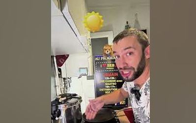 Μια μεγάλη καρδιά σε μικρή κουζίνα: Ο TikToker που μαγειρεύει σε άστεγους