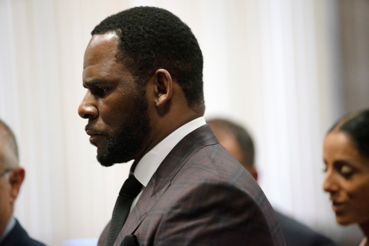 Προκλητικός ο R. Kelly: Απαιτεί ξανά να αποσυρθεί η καταδίκη του για σεξουαλική κακοποίηση ανηλίκων
