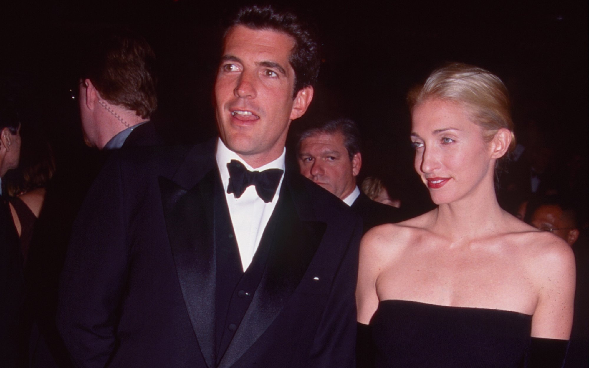 John Kennedy JR -Carolyn Bessette: To μοιραίο love story και το μυστήριο των τελευταίων ημερών τους