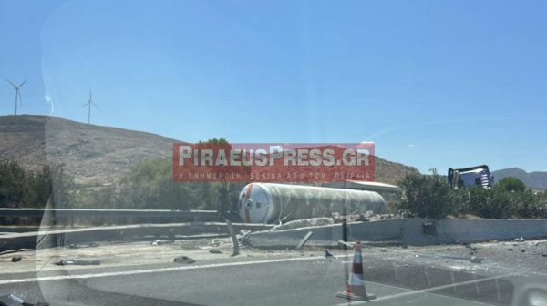 Παραμένει κλειστή η Αθηνών – Θεσσαλονίκης στην Υλίκη, μετά την ανατροπή βυτιοφόρου με υγραέριο