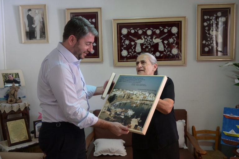 Τουρκική εισβολή στην Κύπρο: Τα συγκλονιστικά λόγια της Χαρίτα Μάντολες στον Νίκο Ανδρουλάκη