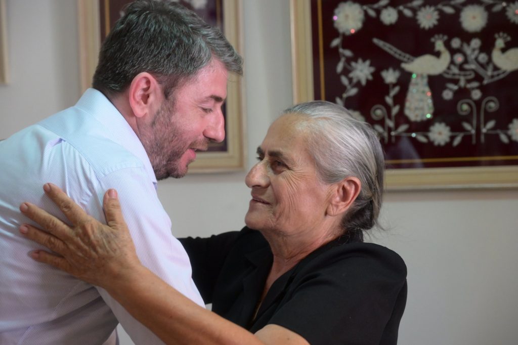 Τη Χαρίτα Μάντολες, γυναίκα – σύμβολο της Κυπριακής τραγωδίας συνάντησε ο Νίκος Ανδρουλάκης