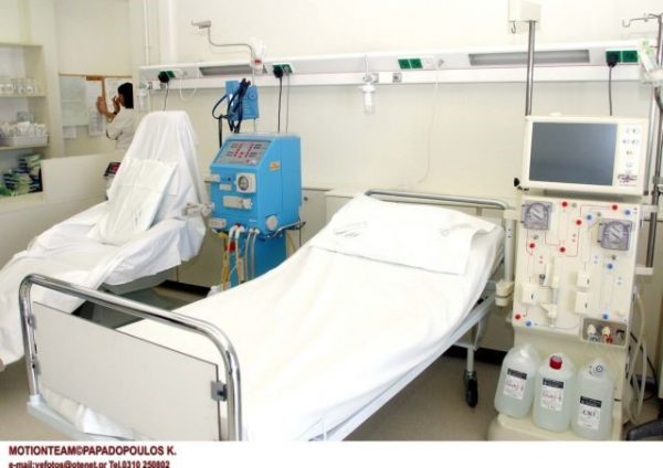 Να δώσει μόνιμη λύση στους πολίτες που χρειάζονται αιμοκάθαρση επιχειρεί ο Δήμαρχος Τήνου