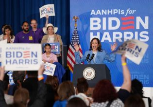 Κάμαλα Χάρις, το αουτσάιντερ των Δημοκρατικών στις ΗΠΑ που γίνεται ξαφνικά… γκανιάν