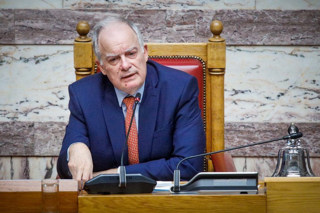 Πολάκης: Περικοπή μισθού στο μισό – Κυρώσεις Τασούλα μετά την επίθεση σε συνεργάτιδα του Γεωργιάδη