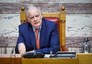 Πολάκης: Περικοπή μισθού στο μισό – Κυρώσεις Τασούλα μετά την επίθεση σε συνεργάτιδα του Γεωργιάδη