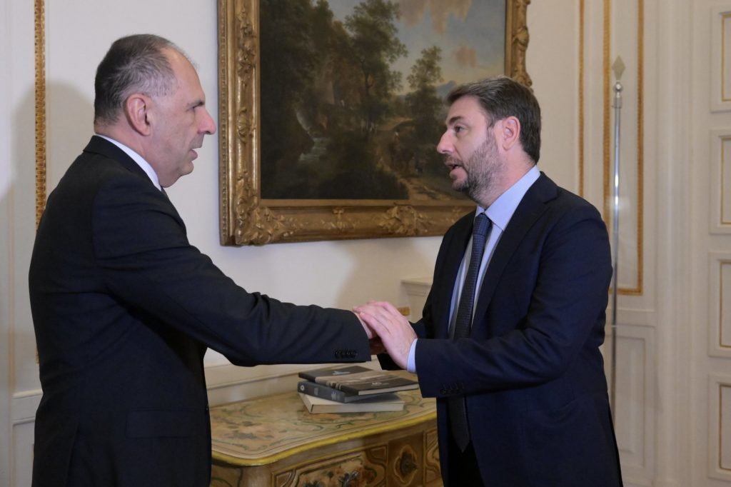 Συνάντηση Ανδρουλάκη – Γεραπετρίτη: Επανέναρξη του διαλόγου για το Κυπριακό βάσει των ψηφισμάτων του ΟΗΕ