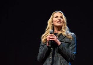 Λορίν Πάουελ-Τζομπς: Επενδύσεις, φιλανθρωπία και βουτιές στο Αιγαίο