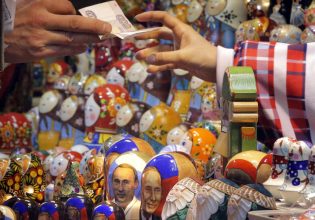 Μικροδάνεια, υπερχρεωμένα νοικοκυριά και μια «φούσκα» ενός τρισεκατομμυρίου ρουβλιών στη Ρωσία