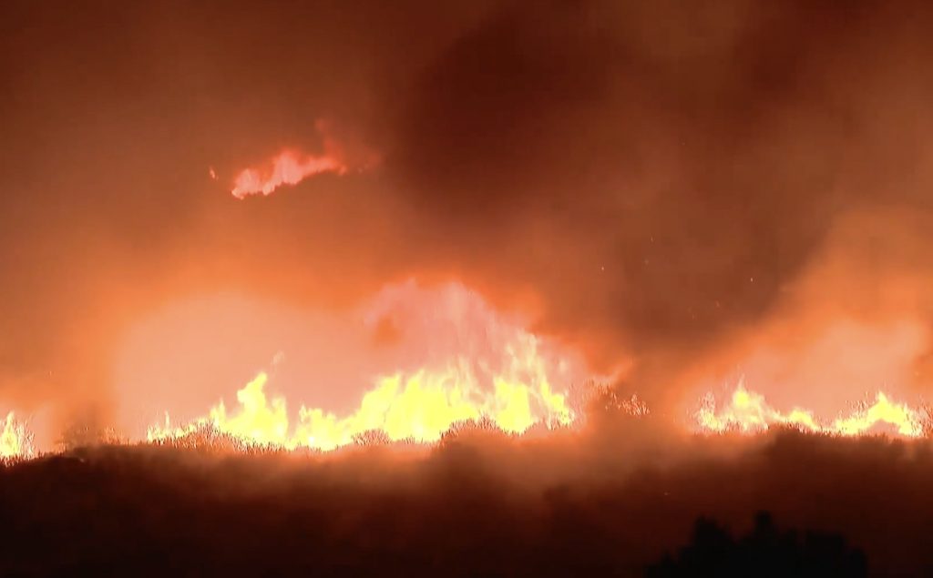 Δύσκολη νύχτα για την Εύβοια: Ήχησε ξανά το 112 – Εκκενώνονται δύο ακόμη οικισμοί
