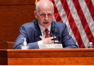 ΗΠΑ: Αλλος ένας κορυφαίος βουλευτής των Δημοκρατικών ζητά από τον Μπάιντεν να αποχωρήσει