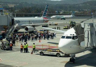 Σοβαρό ατύχημα – Boeing 777: Η στιγμή που η ουρά του αεροσκάφους ακουμπά και τρίβεται στον διάδρομο