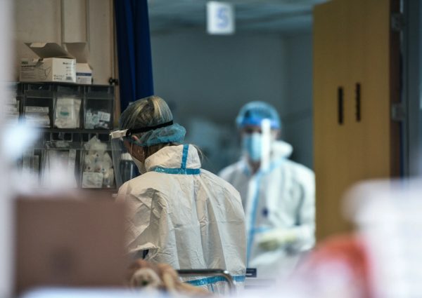 Τραυματισμένο παιδάκι σώθηκε από τους γιατρούς του «Γεννηματάς» και του «Αγία Σοφία» – Η πρωτοποριακή επέμβαση