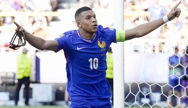 Οι «τρικολόρ» έπαιξαν μεγάλη μπάλα στις γαλλικές εκλογές