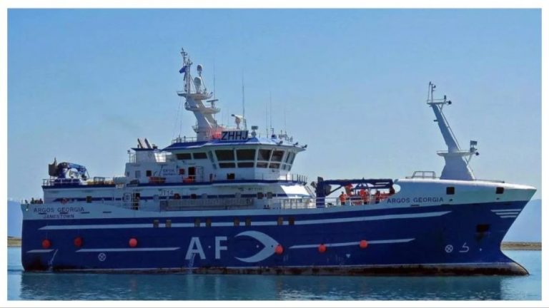 Μαλβίνας: Δεκατρείς νεκροί μετά από ναυάγιο αλιευτικού στα ανοικτά των νήσων