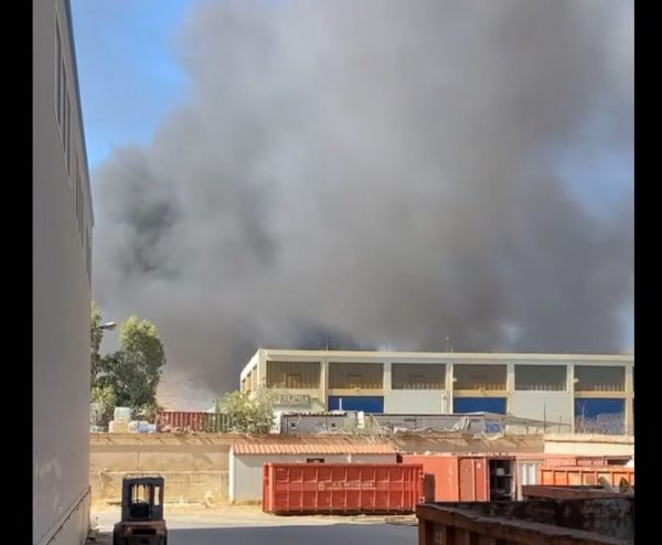 Φωτιά στον Ασπρόπυργο – Ήχησε το 112 για τους καπνούς