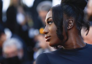 Γαλλία: Η βασίλισσα της γαλλικής ποπ σκηνής Αγιά Νακαμουρά ζητά να καταψηφιστεί η Ακροδεξιά