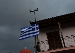 «Staycation»: Όταν η καθημερινή μάχη με την ακρίβεια κρύβεται κάτω από το χαλάκι