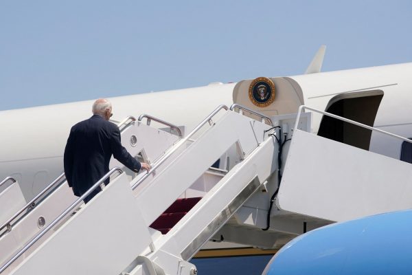 Εκλογές ΗΠΑ: Το μετέωρο βήμα του Μπάιντεν και οι χορηγοί που είναι έτοιμοι να εγκαταλείψουν την εκστρατεία του