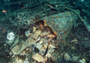 Χαλκιδική: Ανάσανε πάλι ο βυθός στο Πόρτο Κουφό – Απομακρύνθηκαν τόνοι μπάζων και σκουπιδιών