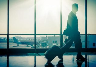 Brain drain: H Ελλάδα διώχνει τα παιδιά της… Φεύγουν αυτοί που βρίσκονται στην πιο παραγωγική ηλικία τους