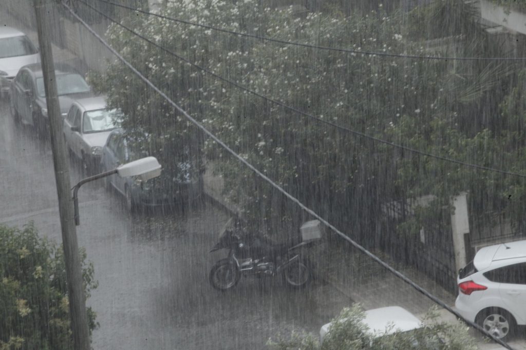 Καιρός: Συναγερμός για έντονα φαινόμενα τις επόμενες ώρες – Έρχονται καταιγίδες και χαλαζοπτώσεις