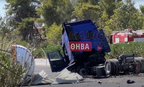 Λαμία: Κλειστή η Εθνική Οδός Αθηνών-Λαμίας μετά την ανατροπή βυτιοφόρου με υγραέριο – Βίντεο και φωτογραφίες