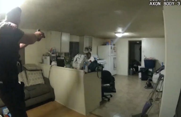 ΗΠΑ: Αστυνομικός πυροβόλησε 36χρονη επειδή φοβήθηκε ότι θα του ρίξει βραστό νερό