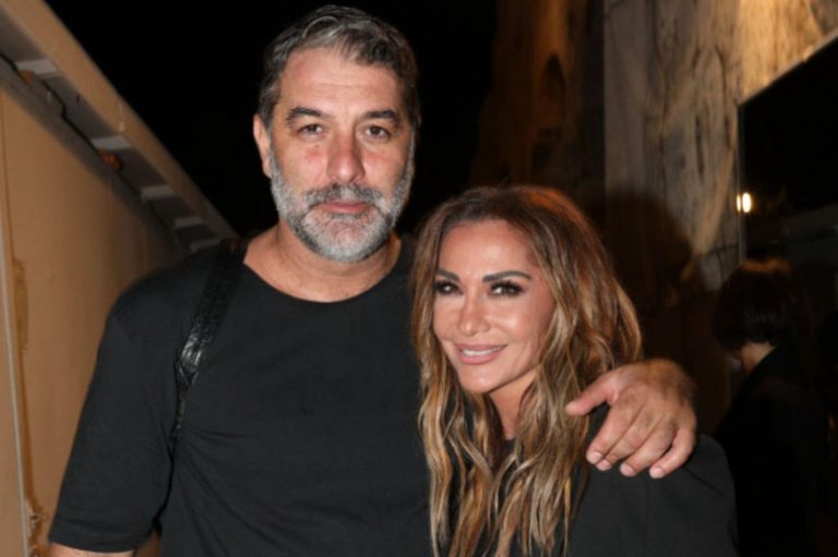 Δέσποινα Βανδή – Βασίλης Μπισμπίκης: Αγκαλιά σε παραλία της Κρήτης – Τα τρυφερά στιγμιότυπα