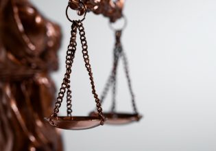 Υποκλοπές: «Θεμιτή η κριτική αλλά με ευπρέπεια» – Τι λένε οι εισαγγελείς για την αρχειοθέτηση του σκανδάλου