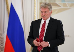 Ρωσία: Το Κρεμλίνο «παρακολουθεί στενά» τις εξελίξεις στις ΗΠΑ μετά την απόσυρση της υποψηφιότητας Μπάιντεν