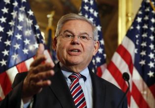 Μπομπ Μενέντεζ: Παραιτείται στις 20 Αυγούστου ο γερουσιαστής