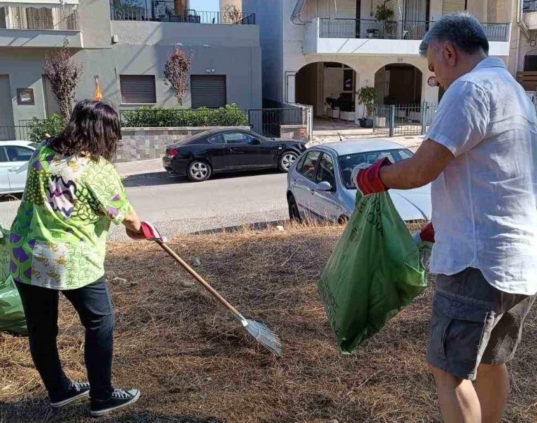 Συμβολική δράση συλλογής απορριμμάτων από νέους εθελοντές και τον Δήμαρχο