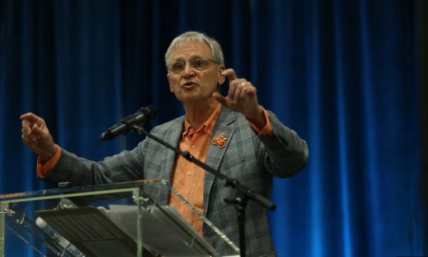 ΗΠΑ: Ο Ερλ Μπλουμενάουερ γίνεται ο 9ος βουλευτής που ζητάει από τον Μπάιντεν να αποσυρθεί