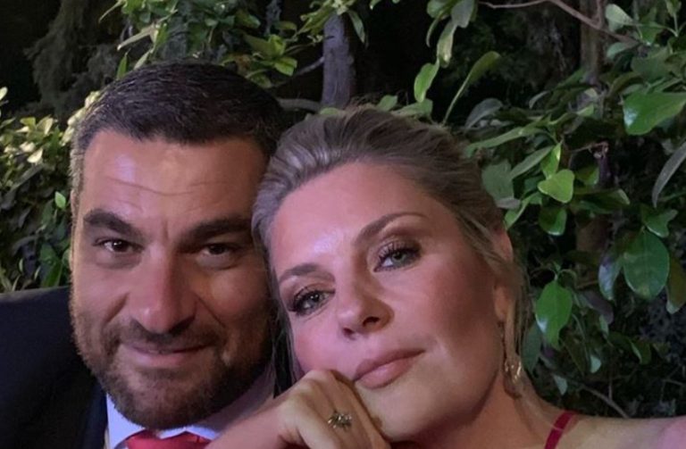 Ελισάβετ Μουτάφη και Μάνος Νιφλής υιοθέτησαν ένα αγοράκι από την Αφρική