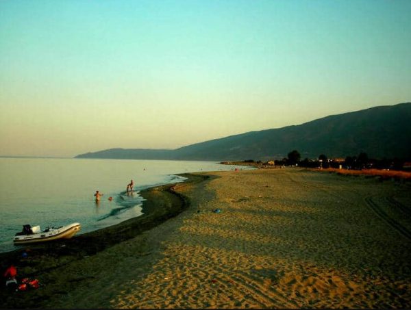 Λάρισα: «Ήταν μελανιασμένη, μετά το ΚΑΡΠΑ έβγαλε νερό» – Συγκλονίζει η διασώστρια που έσωσε την 3χρονη