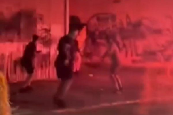 Άγρια συμπλοκή οπαδών ΑΕΚ και Παναθηναϊκού στο Καματερό