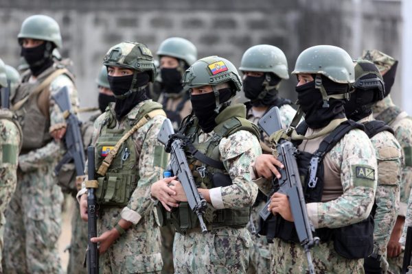 Ισημερινός: Οι δυνάμεις ασφαλείας ανέκτησαν σπίτια που είχαν καταλάβει συμμορίες