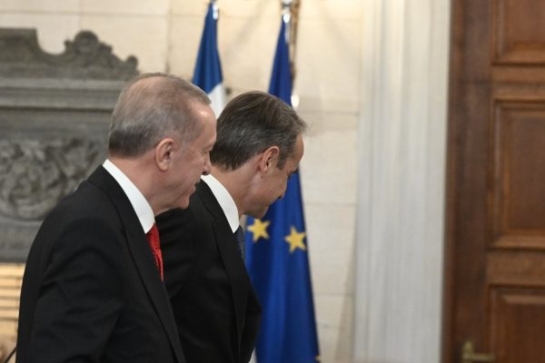 Μητσοτάκης – Ερντογάν: Τετ α τετ στο περιθώριο της Συνόδου του ΝΑΤΟ