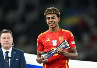 Έπος: Ο Γιαμάλ έκανε live στο Instagram αποκάλυψε άθελά του τους γυμνούς συμπαίκτες του (vid)