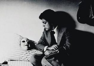 Το τραγούδι-ύμνος κατά της βίας που ανακάλυψε η Gen Z πενήντα χρόνια μετά