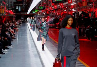 Μόδα: Από τον Tom Ford έως τη Chanel και σε όλο τον κόσμο – Πώς αλλάζει για να επιβιώσει