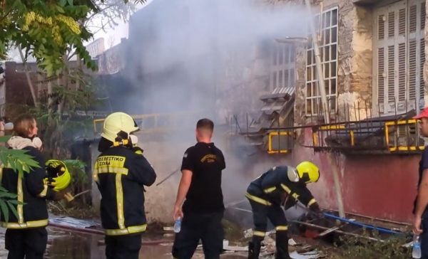 Φωτιά σε κτίριο στο Μοσχάτο