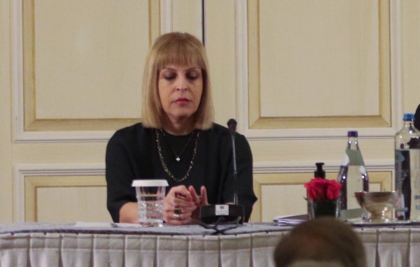 «Γαλάζια μουρμούρα» για την υποψηφιότητα Φουντεδάκη και οπισθοχώρηση από την κυβέρνηση