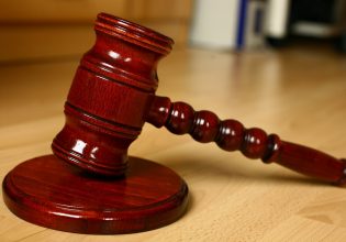 Ουαλία: Εργαζόμενη… έκοψε τον βήχα στο αφεντικό της – Της έδωσε αποζημίωση 30.000 ευρώ