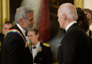 ΗΠΑ: Οι διαρροές του περιβάλλοντος Μπάιντεν για Κλούνεϊ – Γιατί ο ηθοποιός είναι τόσο ισχυρός