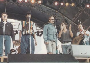 Με τα χέρια στον αέρα – Οι μεγάλες συναυλίες της Μεταπολίτευσης